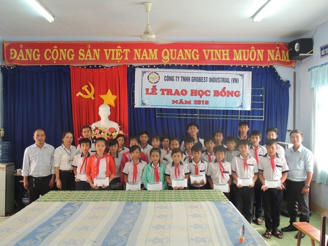 130 học sinh nghèo tỉnh Ninh Thuận được nhận học bổng Grobest Việt Nam - 8 130 học sinh nghèo tỉnh Ninh Thuận được nhận học bổng Grobest Việt Nam - 8