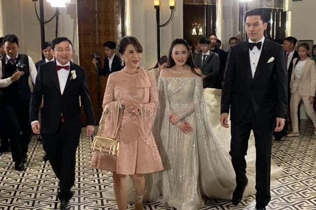 Công chúa Thái Lan đến Hong Kong dự đám cưới xa hoa của con gái Thaksin - 7 Công chúa Thái Lan đến Hong Kong dự đám cưới xa hoa của con gái Thaksin - 7