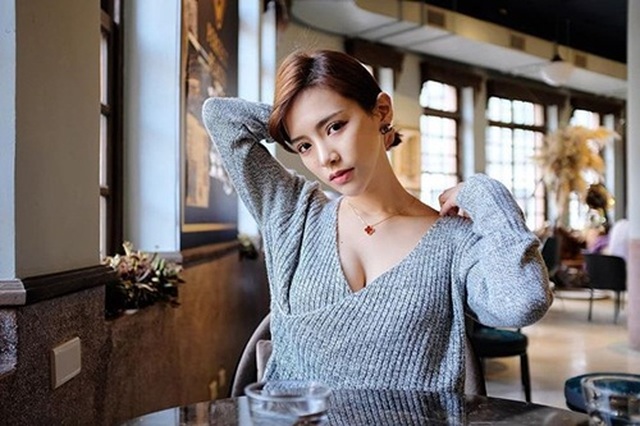 Nữ tiếp viên có thân hình yêu nữ, nụ cười quyến rũ, mê người - 1 Nữ tiếp viên có thân hình yêu nữ, nụ cười quyến rũ, mê người - 1
