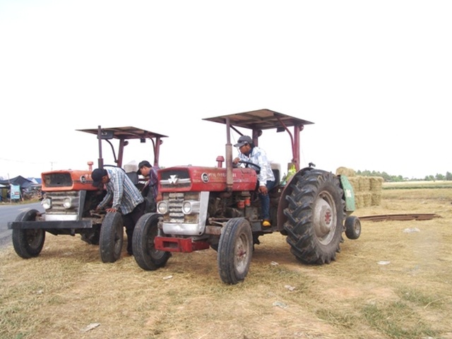 Rơm “đắt xắt ra miếng”, nông dân thu tiền triệu mỗi ngày - 5 Rơm “đắt xắt ra miếng”, nông dân thu tiền triệu mỗi ngày - 5