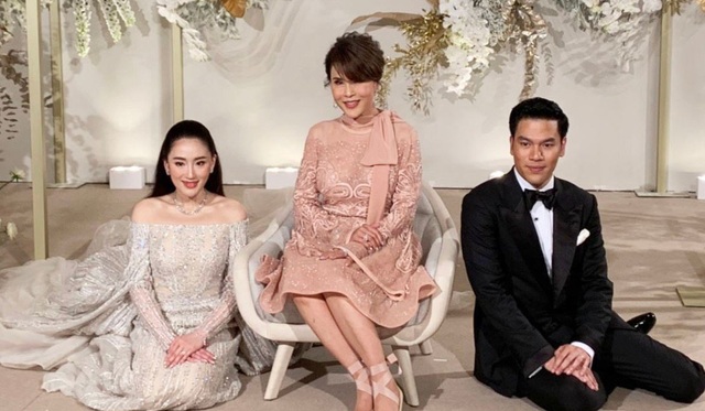 Công chúa Thái Lan đến Hong Kong dự đám cưới xa hoa của con gái Thaksin - 4 Công chúa Thái Lan đến Hong Kong dự đám cưới xa hoa của con gái Thaksin - 4