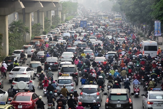 Giao thông căng như dây đàn trên 6 tuyến đường Hà Nội nghiên cứu cấm xe máy - 1 Giao thông căng như dây đàn trên 6 tuyến đường Hà Nội nghiên cứu cấm xe máy - 1
