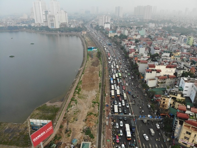 Giao thông căng như dây đàn trên 6 tuyến đường Hà Nội nghiên cứu cấm xe máy - 5 Giao thông căng như dây đàn trên 6 tuyến đường Hà Nội nghiên cứu cấm xe máy - 5