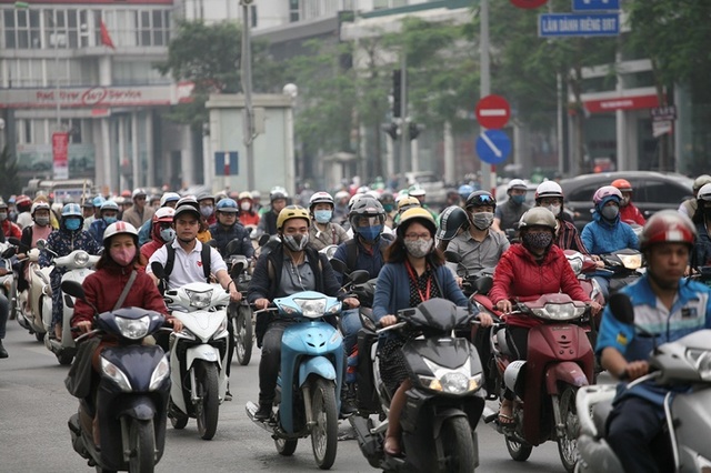Giao thông căng như dây đàn trên 6 tuyến đường Hà Nội nghiên cứu cấm xe máy - 6 Giao thông căng như dây đàn trên 6 tuyến đường Hà Nội nghiên cứu cấm xe máy - 6