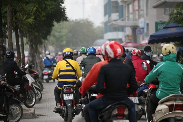 Giao thông căng như dây đàn trên 6 tuyến đường Hà Nội nghiên cứu cấm xe máy - 7 Giao thông căng như dây đàn trên 6 tuyến đường Hà Nội nghiên cứu cấm xe máy - 7