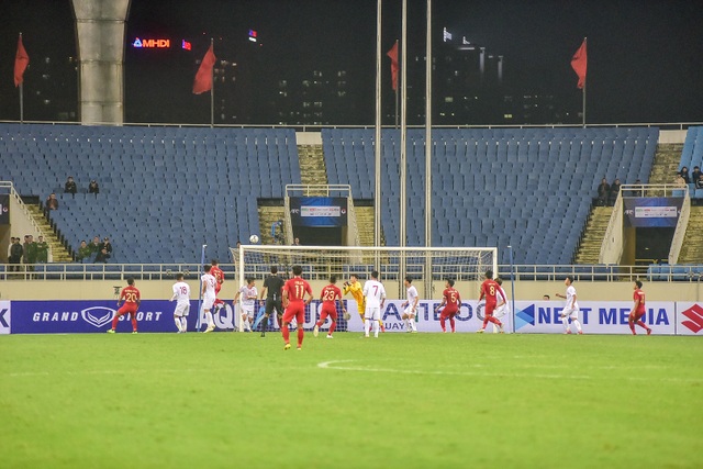Sân Mỹ Đình còn nhiều ghế trống trong trận quyết định của U23 Việt Nam với Indonesia - 10 Sân Mỹ Đình còn nhiều ghế trống trong trận quyết định của U23 Việt Nam với Indonesia - 10