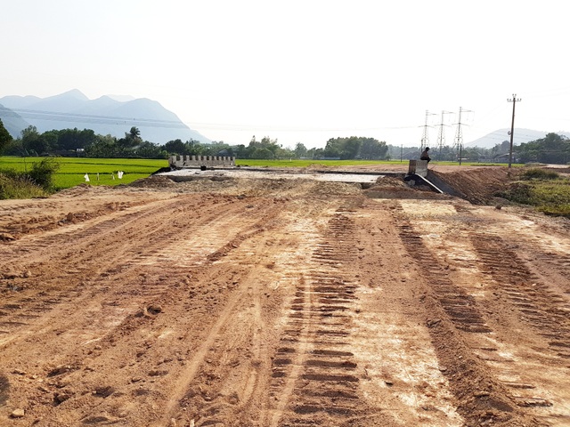 Nhà thầu cao tốc mượn đường dân sinh không chịu trả cho dân - 1 Nhà thầu cao tốc mượn đường dân sinh không chịu trả cho dân - 1