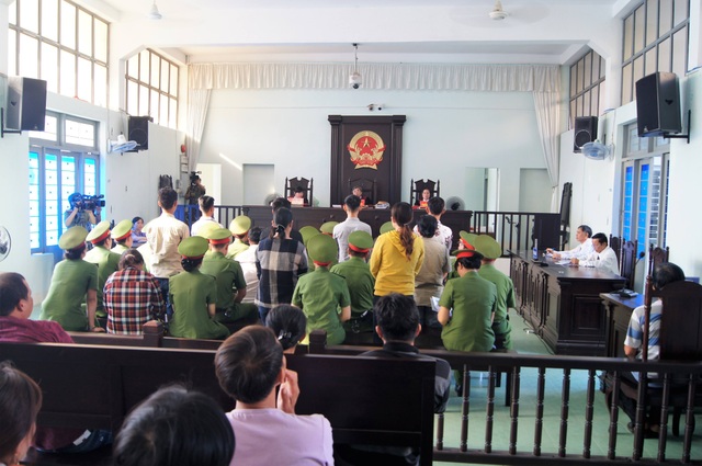 TAND tỉnh Bình Thuận mở phiên toà xét xử phúc thẩm 13 bị cáo về tội “gây rối trật tự công cộng” xảy ra tại Trụ sở UBND tỉnh Bình Thuận TAND tỉnh Bình Thuận mở phiên toà xét xử phúc thẩm 13 bị cáo về tội “gây rối trật tự công cộng” xảy ra tại Trụ sở UBND tỉnh Bình Thuận