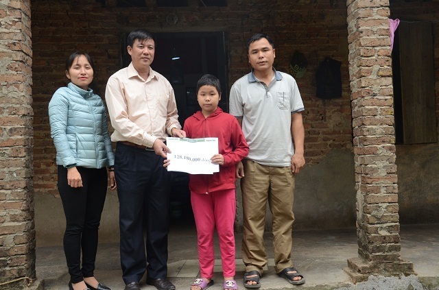 Hơn 128 triệu đồng đến với gia đình bé Thanh bị ung thư máu - 3 Hơn 128 triệu đồng đến với gia đình bé Thanh bị ung thư máu - 3