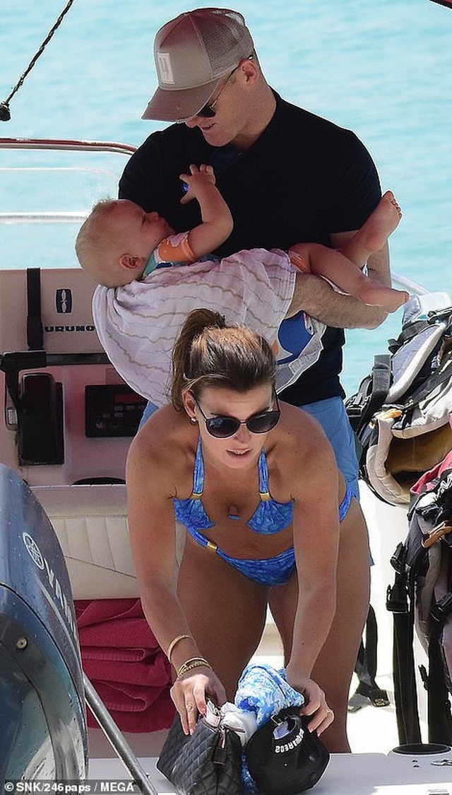 Coleen Rooney tự tin với dáng thon sau khi sinh 4 con - 9 Coleen Rooney tự tin với dáng thon sau khi sinh 4 con - 9