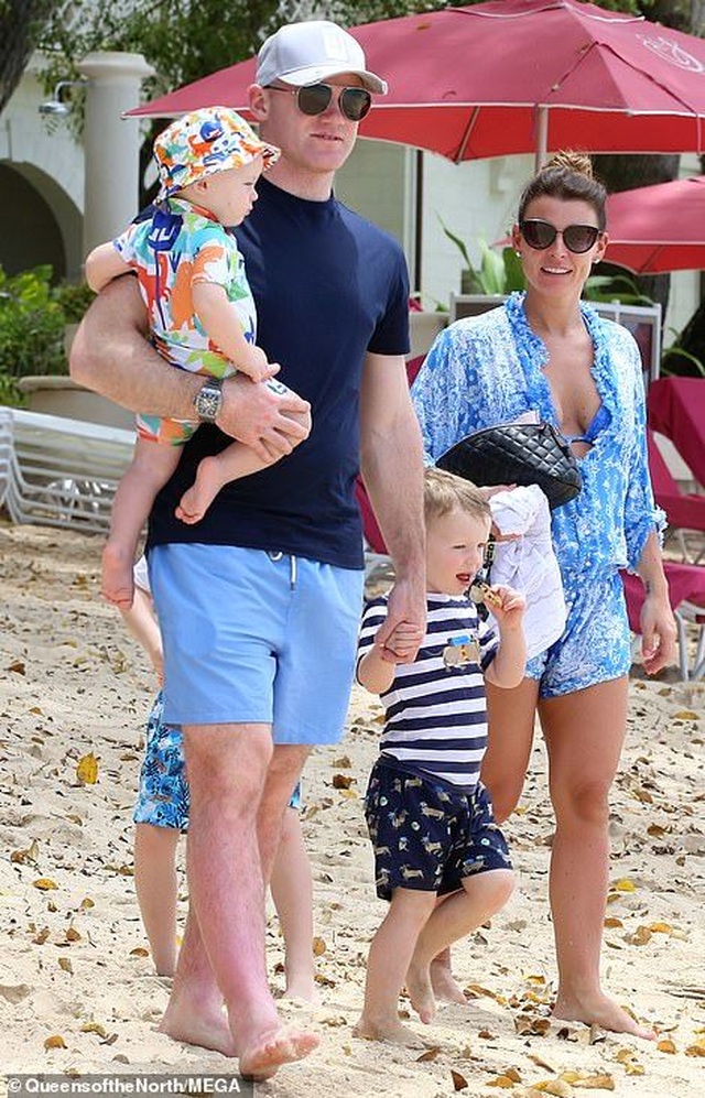 Coleen Rooney tự tin với dáng thon sau khi sinh 4 con - 4 Coleen Rooney tự tin với dáng thon sau khi sinh 4 con - 4