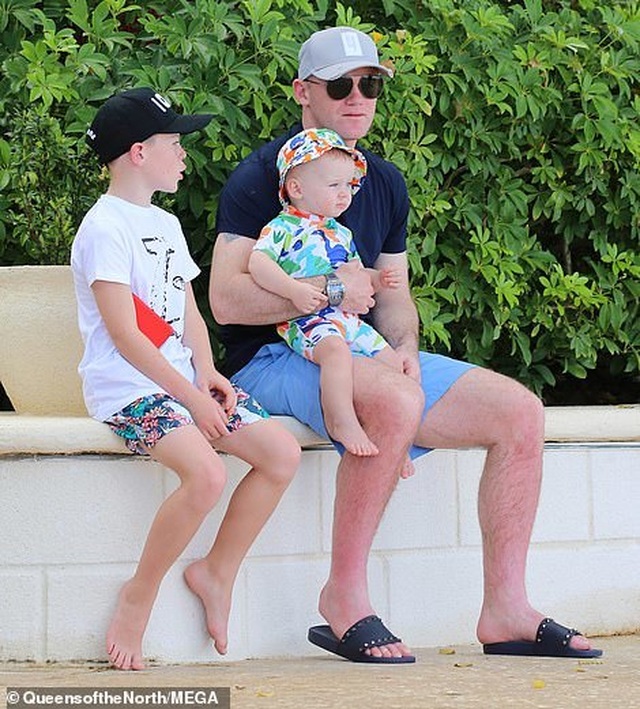 Coleen Rooney tự tin với dáng thon sau khi sinh 4 con - 11 Coleen Rooney tự tin với dáng thon sau khi sinh 4 con - 11
