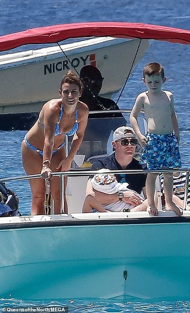 Coleen Rooney tự tin với dáng thon sau khi sinh 4 con - 10 Coleen Rooney tự tin với dáng thon sau khi sinh 4 con - 10