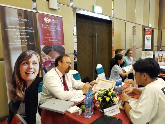 Nhiều học bổng giá trị tại Triển lãm học bổng du học THPT Anh quốc 2019 - 2 Nhiều học bổng giá trị tại Triển lãm học bổng du học THPT Anh quốc 2019 - 2