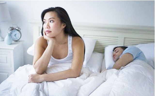 Đang hừng hực chuyện gối chăn, sau khi có 2 con lại nguôi lạnh, trơ như gỗ đá - 4 Đang hừng hực chuyện gối chăn, sau khi có 2 con lại nguôi lạnh, trơ như gỗ đá - 4