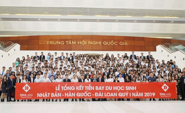 Hàng ngàn người đổ về Ngày hội học bổng Châu Á và tổng kết chia tay quý I năm 2019 do TMS Asia tổ chức - 1 Hàng ngàn người đổ về Ngày hội học bổng Châu Á và tổng kết chia tay quý I năm 2019 do TMS Asia tổ chức - 1