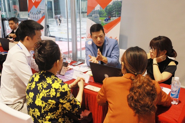 Hàng ngàn người đổ về Ngày hội học bổng Châu Á và tổng kết chia tay quý I năm 2019 do TMS Asia tổ chức - 4 Hàng ngàn người đổ về Ngày hội học bổng Châu Á và tổng kết chia tay quý I năm 2019 do TMS Asia tổ chức - 4