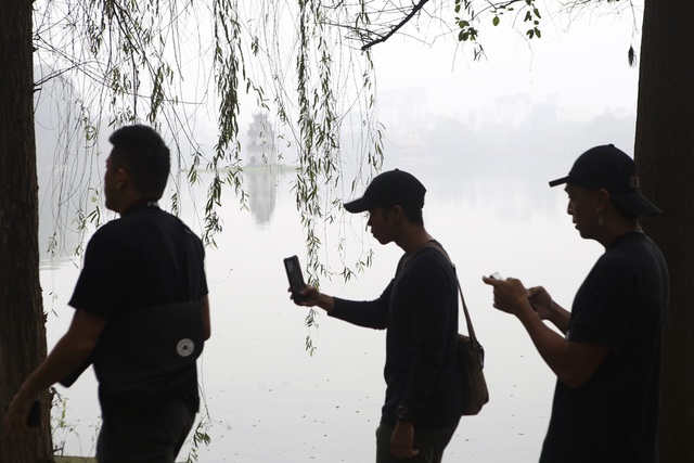 Hồ Gươm mờ ảo trong sương mù trắng xóa - 4 Hồ Gươm mờ ảo trong sương mù trắng xóa - 4