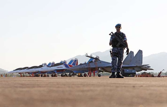 Máy bay quân sự Nga phô diễn sức mạnh tại triển lãm hàng không - Ảnh minh hoạ 3
