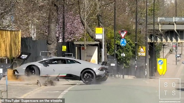 Lái siêu xe Lamborghini “thể hiện” trước đám đông, tài xế nhận cái kết “đắng” - 4 Lái siêu xe Lamborghini “thể hiện” trước đám đông, tài xế nhận cái kết “đắng” - 4