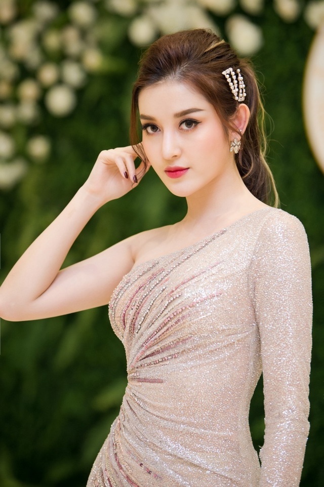 Huyen My 24.jpg Huyen My 24.jpg