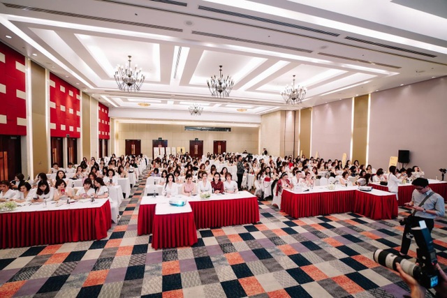 Mỹ phẩm cao cấp QUIN “bùng nổ” với Hội thảo Đào tạo chuyên gia tư vấn chăm sóc da chuyên nghiệp - 2 Mỹ phẩm cao cấp QUIN “bùng nổ” với Hội thảo Đào tạo chuyên gia tư vấn chăm sóc da chuyên nghiệp - 2