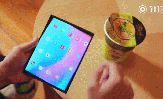 Xiaomi tung video “khoe” smartphone màn hình gập với thiết kế độc đáo