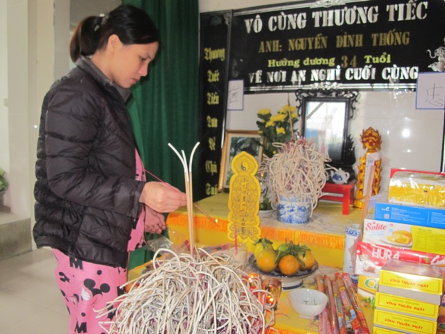 Chồng chết vì tai nạn giao thông, vợ và 3 con thơ dại lâm cảnh đường cùng - 1 Chồng chết vì tai nạn giao thông, vợ và 3 con thơ dại lâm cảnh đường cùng - 1