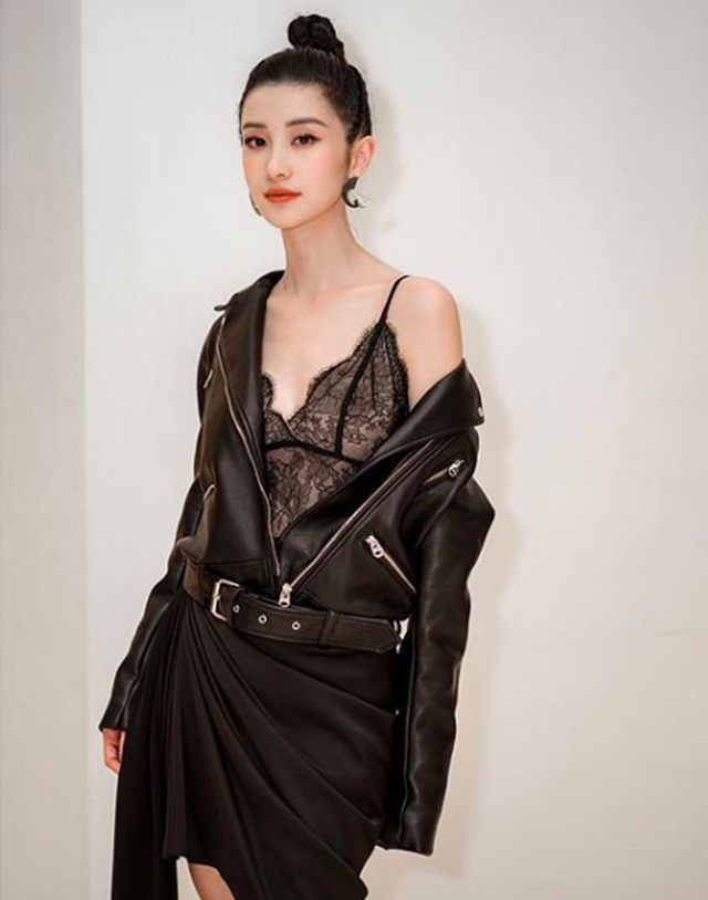 Từ bỏ hình tượng hot girl trà sữa, kiều nữ Tháng năm rực rỡ ngày càng quyến rũ - 11 Từ bỏ hình tượng hot girl trà sữa, kiều nữ Tháng năm rực rỡ ngày càng quyến rũ - 11