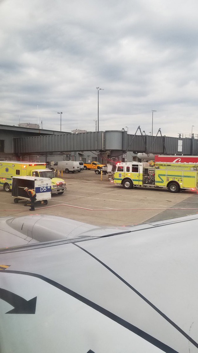 Máy bay Boeing 737 hạ cánh khẩn cấp, một số hành khách nhập viện - Ảnh minh hoạ 4