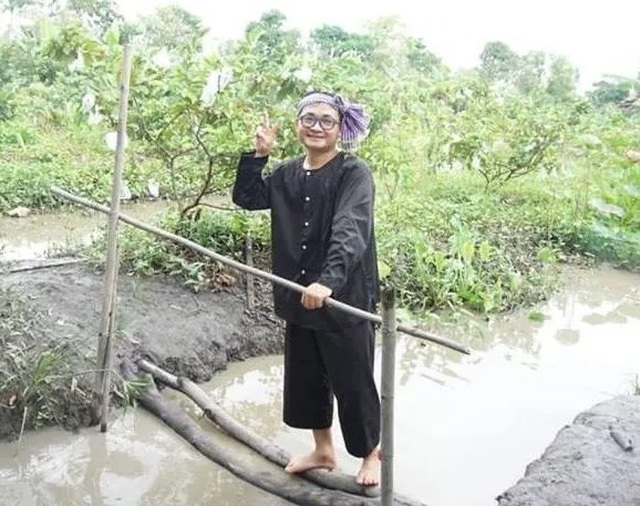 Vụ học sinh diễn kịch có “cảnh nóng”: Hiệu trưởng nói không trù dập, thầy giáo nói có - 4 Vụ học sinh diễn kịch có “cảnh nóng”: Hiệu trưởng nói không trù dập, thầy giáo nói có - 4