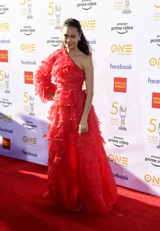 Kate Beckinsale mặc váy xuyên thấu, Lupita Nyongo khoe chân nuột nà - 8 Kate Beckinsale mặc váy xuyên thấu, Lupita Nyongo khoe chân nuột nà - 8