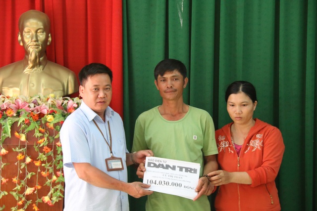 Bạn đọc giúp đỡ bé trai bị ung thư võng mạc hơn 100 triệu đồng - 1 Bạn đọc giúp đỡ bé trai bị ung thư võng mạc hơn 100 triệu đồng - 1