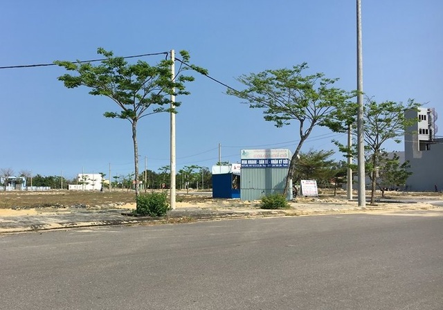 Sau Đà Nẵng, đến lượt Quảng Nam tháo dỡ ki-ốt kinh doanh bất động sản trái phép - 1 Sau Đà Nẵng, đến lượt Quảng Nam tháo dỡ ki-ốt kinh doanh bất động sản trái phép - 1