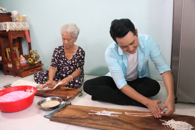 Cùng nam ca sĩ Nguyễn Phi Hùng khám phá ẩm thực xứ “Công tử Bạc Liêu” - 2 Cùng nam ca sĩ Nguyễn Phi Hùng khám phá ẩm thực xứ “Công tử Bạc Liêu” - 2