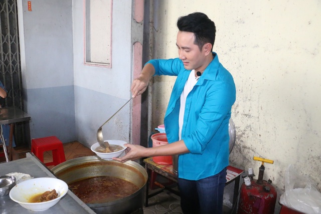 Cùng nam ca sĩ Nguyễn Phi Hùng khám phá ẩm thực xứ “Công tử Bạc Liêu” - 9 Cùng nam ca sĩ Nguyễn Phi Hùng khám phá ẩm thực xứ “Công tử Bạc Liêu” - 9