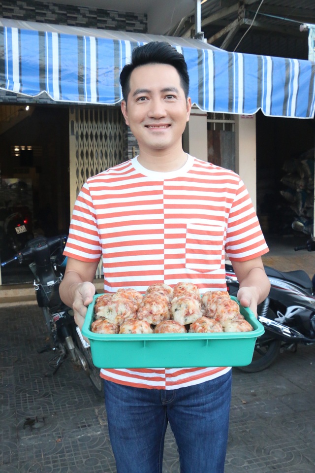Cùng nam ca sĩ Nguyễn Phi Hùng khám phá ẩm thực xứ “Công tử Bạc Liêu” - 12 Cùng nam ca sĩ Nguyễn Phi Hùng khám phá ẩm thực xứ “Công tử Bạc Liêu” - 12