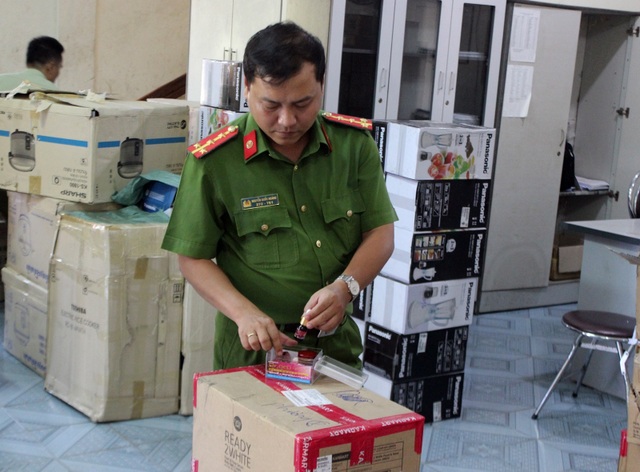 Phú Yên: Bắt giữ lô hàng giả, không rõ nguồn gốc trị giá hơn 1 tỷ đồng - 2 Phú Yên: Bắt giữ lô hàng giả, không rõ nguồn gốc trị giá hơn 1 tỷ đồng - 2