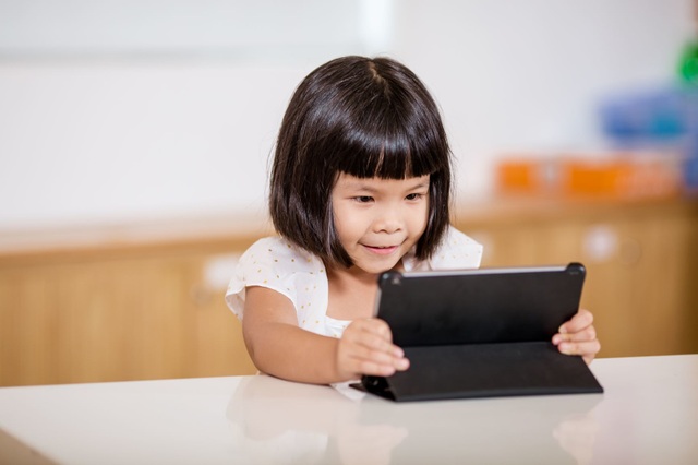 Có nên cho con học từ Internet? - 1 Có nên cho con học từ Internet? - 1