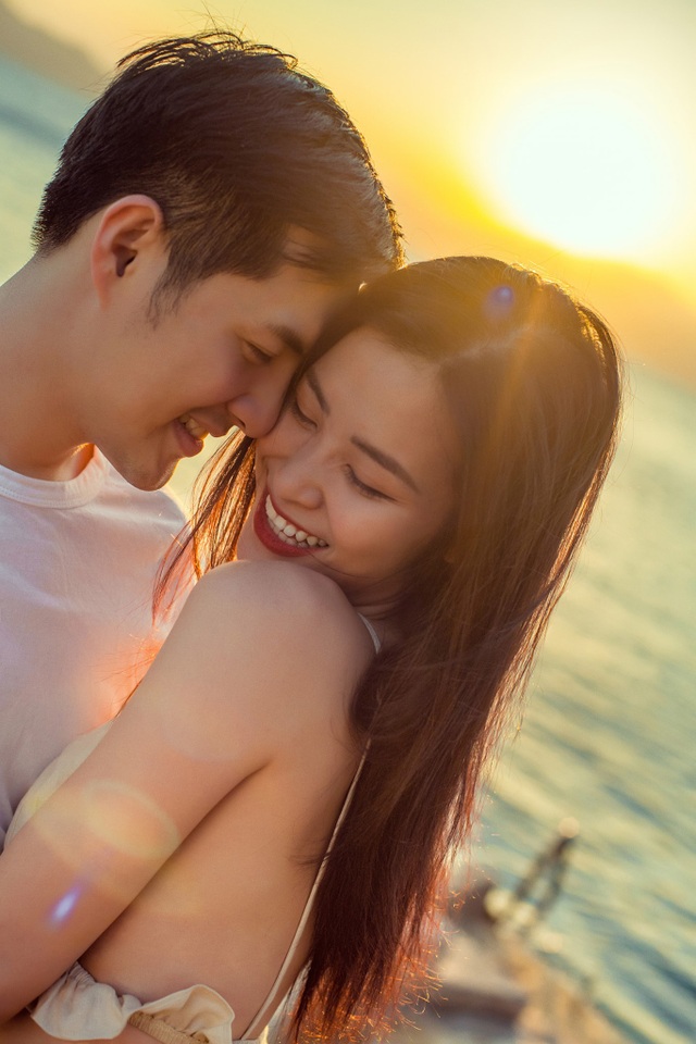 Đông Nhi nói về đám cưới với Ông Cao Thắng và khoảnh khắc nhổ tóc bạc cho nhau - 1 Đông Nhi nói về đám cưới với Ông Cao Thắng và khoảnh khắc nhổ tóc bạc cho nhau - 1