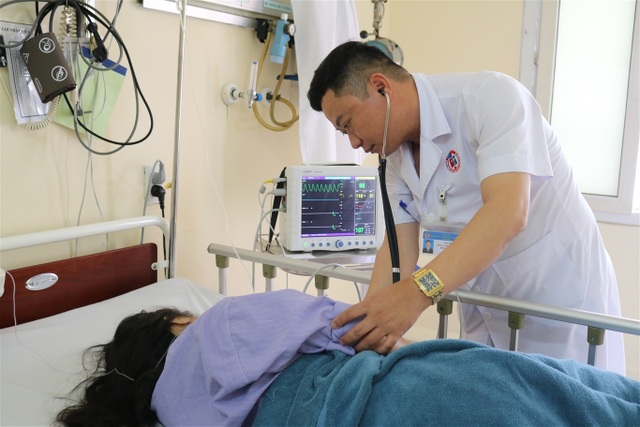 Mẩn đỏ toàn thân, đau bụng nguy kịch sau ăn trứng kiến - 1 Mẩn đỏ toàn thân, đau bụng nguy kịch sau ăn trứng kiến - 1