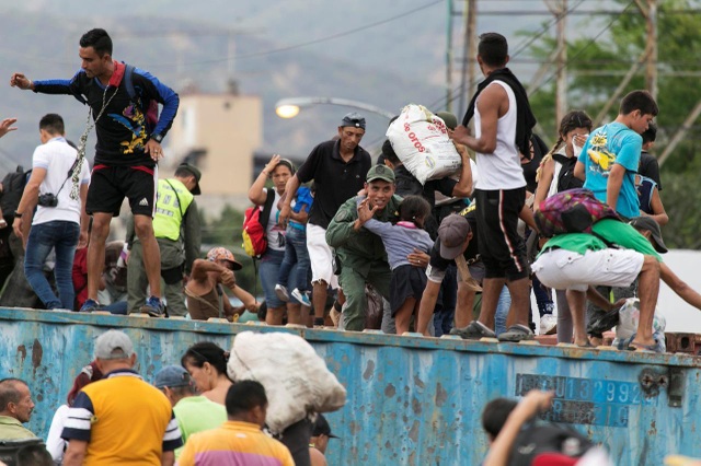 Hàng nghìn người Venezuela 