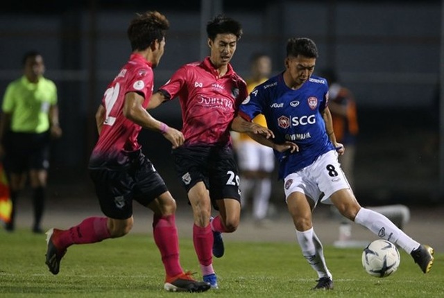 “Messi Lào” ghi bàn vào lưới Văn Lâm, Muangthong United thua bẽ mặt