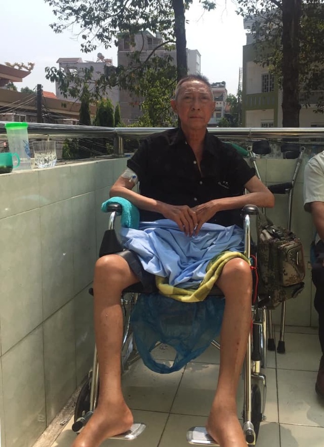 Nghệ sĩ Lê Bình bị ung thư di căn vào tuỷ, liệt nửa người, phải ngồi xe lăn - Ảnh minh hoạ 3