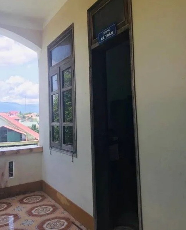 Trường học bị kẻ gian đột nhập, phá tung két sắt - 2 Trường học bị kẻ gian đột nhập, phá tung két sắt - 2