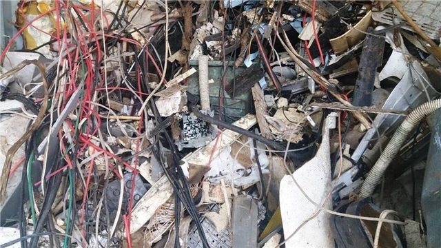 Tung khuyến mãi phí lưu bãi tại cảng để “giải tỏa” hàng ngàn container phế liệu - 2 Tung khuyến mãi phí lưu bãi tại cảng để “giải tỏa” hàng ngàn container phế liệu - 2