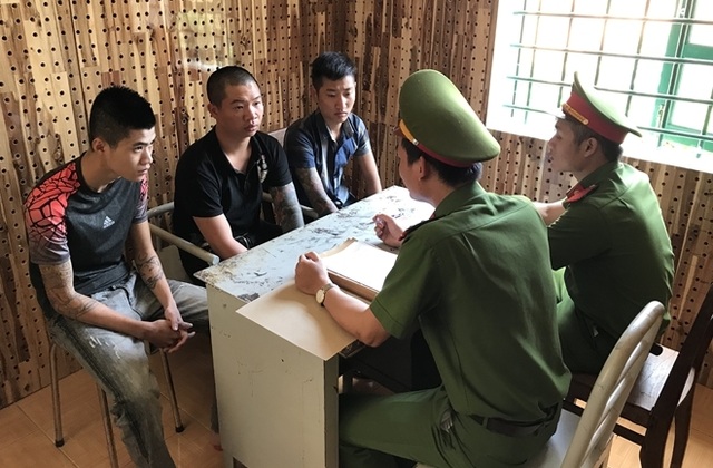 Bắt nhóm thanh niên từ Hà Nội vào Đắk Nông cho vay lãi suất gần 400%/năm - 1 Bắt nhóm thanh niên từ Hà Nội vào Đắk Nông cho vay lãi suất gần 400%/năm - 1