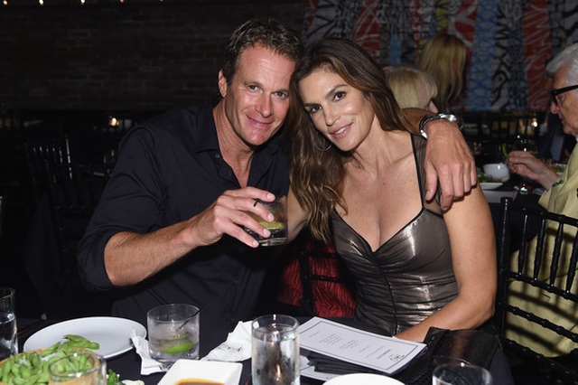 Cindy Crawford trẻ đẹp bên chồng - 7 Cindy Crawford trẻ đẹp bên chồng - 7