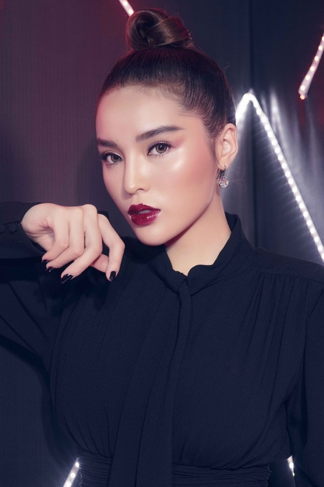 Hoa hậu Kỳ Duyên ăn mặc hớ hênh khoe đôi chân sexy 1m10 - 5 Hoa hậu Kỳ Duyên ăn mặc hớ hênh khoe đôi chân sexy 1m10 - 5