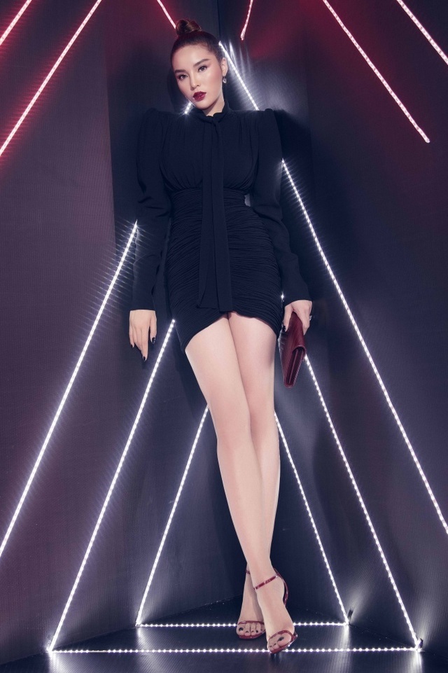Hoa hậu Kỳ Duyên ăn mặc hớ hênh khoe đôi chân sexy 1m10 - 2 Hoa hậu Kỳ Duyên ăn mặc hớ hênh khoe đôi chân sexy 1m10 - 2